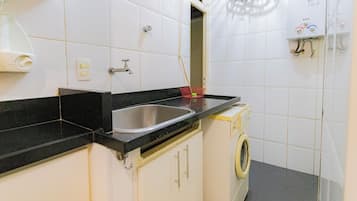 Apartment | Eigene Küche | Kühlschrank, Mikrowelle, Ofen, Kochgeschirr/Geschirr/Besteck