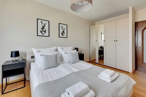 Grand Apartment, City View | 3 bedrooms, hypo-allergenic bedding, individually decorated - Top Floor z Widokiem na Morze by Downtown Apartments (Gdansk)