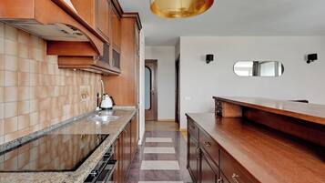 Grand Apartment, City View | Private kitchenette | Coffee/tea maker, electric kettle, highchair, griddle