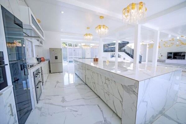 Private kitchen - Luxury.... (Entebbe)