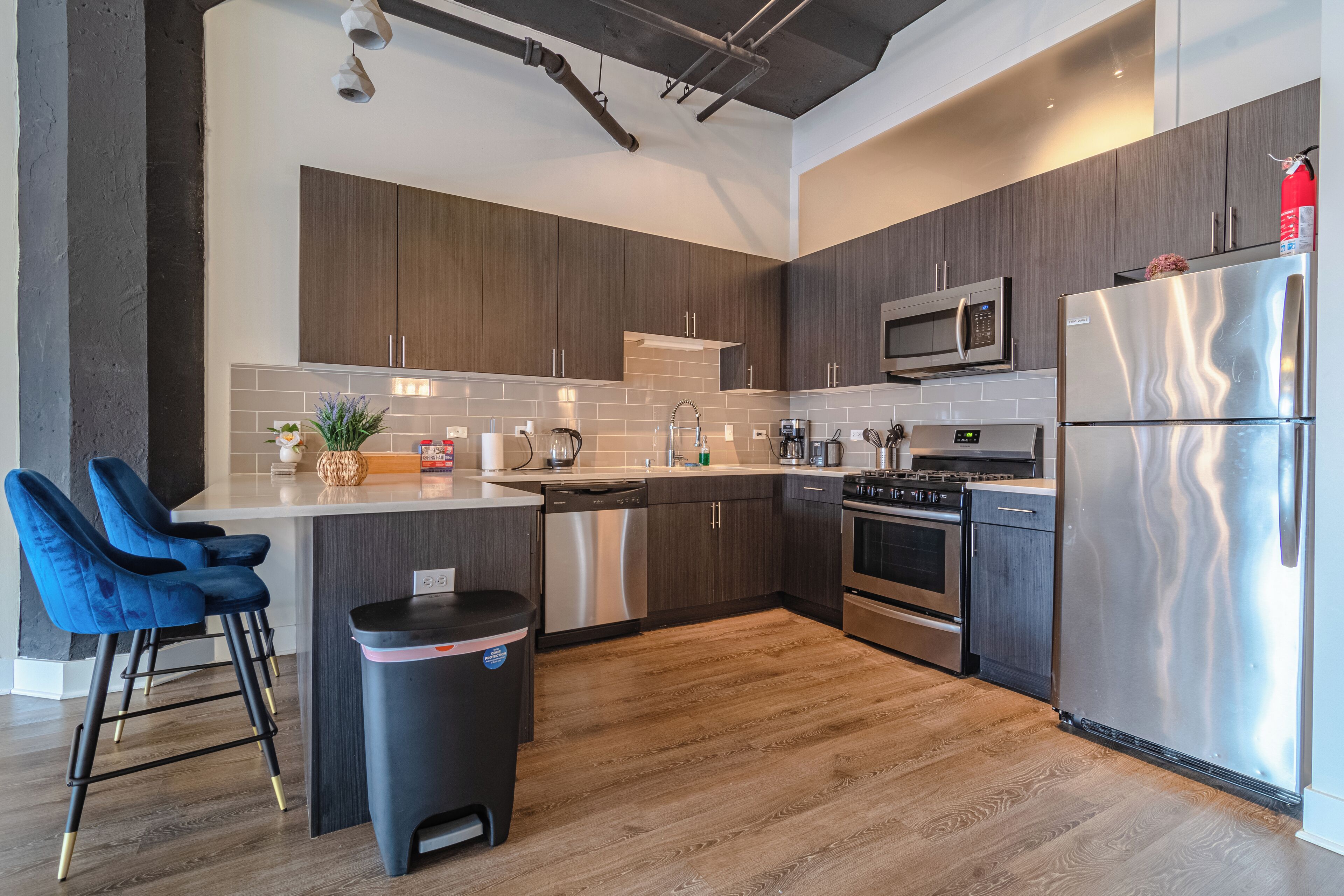 Coffee/tea maker, fridge, microwave, oven