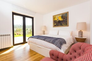 4 chambres, fer et planche à repasser, Wi-Fi, draps fournis