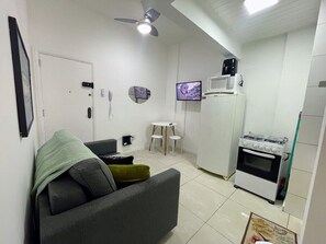 SUH Copacabana 91 | Living area | 30-cm Smart TV with digital channels