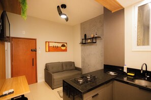 Leilighet | Oppholdsområde | En 30-centimeters smart-TV med digitale kanaler