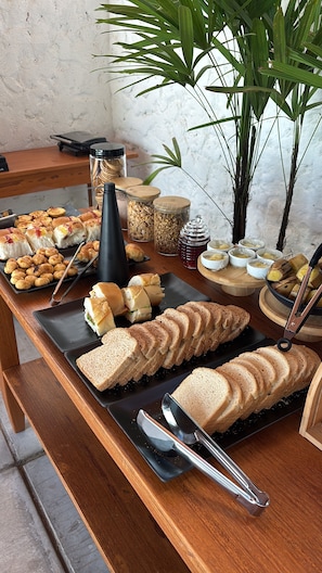 Tägliches inbegriffenes Frühstücksbuffet