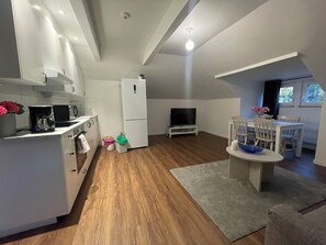 Lägenhet Superior - 2 enkelsängar | Eget kök | Stort kylskåp, mikrovågsugn, ugn och spishäll