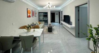 Cozy 1-bedroom apartment in fabulous Xi'an with WiFi, AC and beautiful Garden