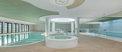 Indendørs pool
