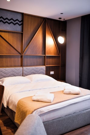 Apartamento superior | Caja fuerte, escritorio, sistema de insonorización