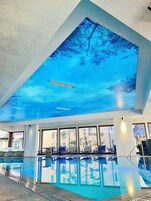 桑拿、热水浴缸、湿蒸房、热石按摩、瑞典式按摩、产前按摩