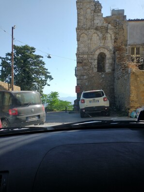 Parking - Spacious 5-bedroom house with WiFi and AC in charming Aidone (Aidone)