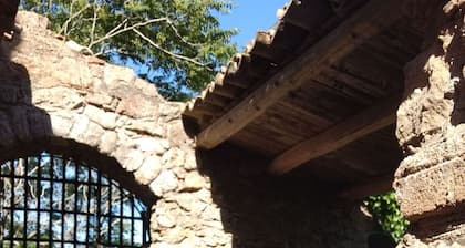 Spacious 5-bedroom house with WiFi and AC in charming Aidone