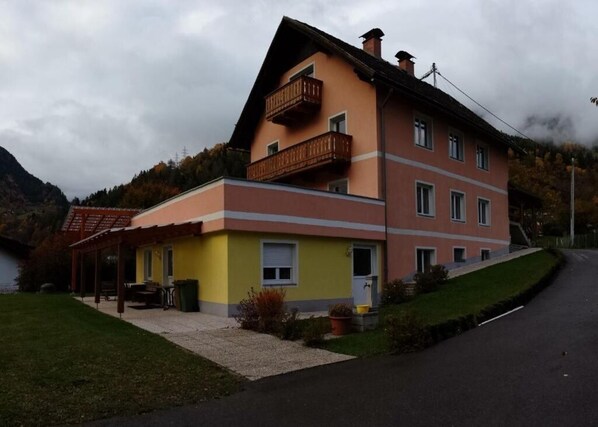 Exterior - Appartementhaus Alpina - Apartment with 2 bedrooms and garden view (Kleindorf)