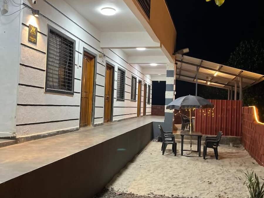 Schreibtisch, laptopgeeigneter Arbeitsplatz, kostenloses WLAN