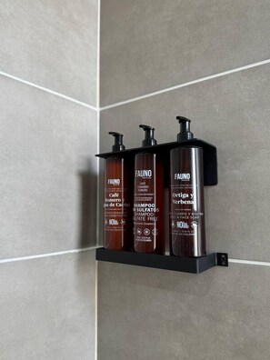 Superior Room, city view | Bathroom - Akela Park (Medellín)