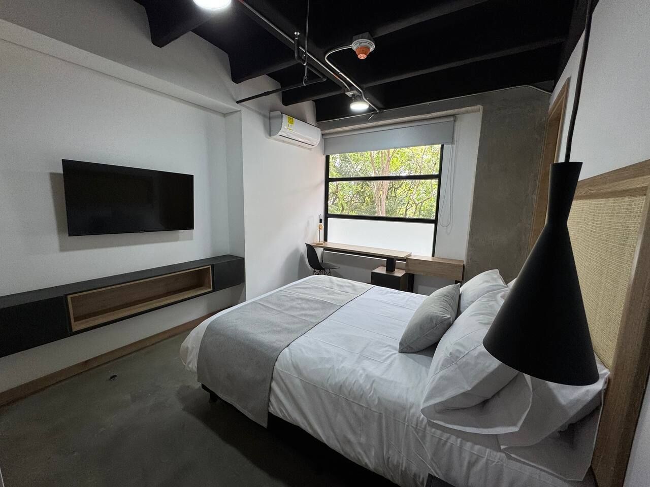 Habitació Comfort, vistes a la ciutat | Minibar, caixa forta a l'habitació i cortines opaques 