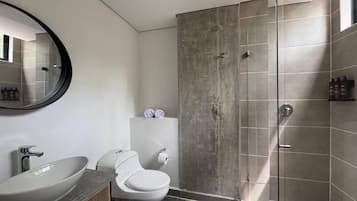 Comfort Triple Room, city view | Bathroom | Shower, rainfall showerhead, towels, soap