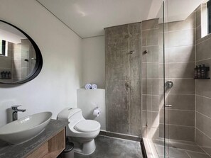 Comfort Triple Room, city view | Bathroom | Shower, rainfall showerhead, towels, soap