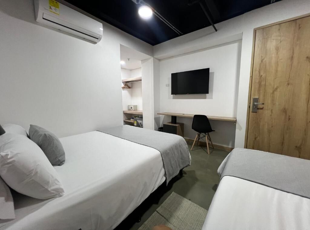 Habitació Comfort, vistes a la ciutat | Minibar, caixa forta a l'habitació i cortines opaques 