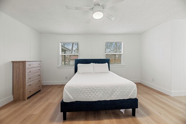 3 bedrooms, desk, iron/ironing board, WiFi