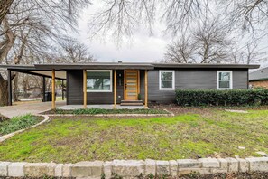 Exterior - Spacious McKinney Bungalow- Where Space Meets Grace in the Heart of McKinney (McKinney)