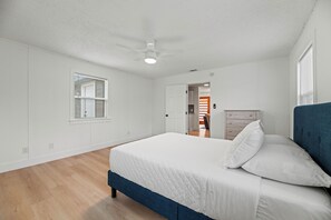 3 bedrooms, desk, iron/ironing board, WiFi - Spacious McKinney Bungalow- Where Space Meets Grace in the Heart of McKinney (McKinney)