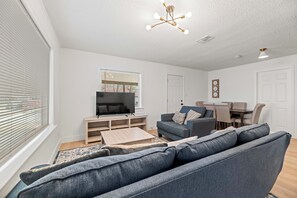 Smart TV, offices - Spacious McKinney Bungalow- Where Space Meets Grace in the Heart of McKinney (McKinney)