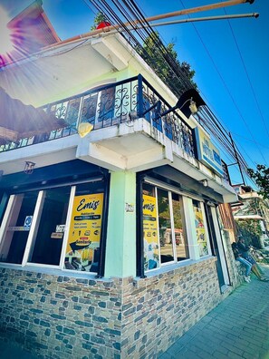 Front of property - Hotel Emiss Panajachel  (Panajachel)