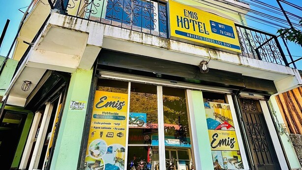 A two-story building with a sign for 'Emis Hotel' indicating amenities like WiFi and TV cable. - Hotel Emiss Panajachel  (Panajachel)