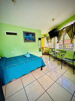 Basic Double Room | Free WiFi - Hotel Emiss Panajachel  (Panajachel)