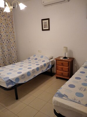 Strykejern/-brett og sengetøy