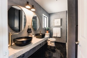 House, Mountain View, Mountainside (3 Bedrooms) | Bathroom | Shower, towels, soap, shampoo - @ Marbella Lane - Zen-like Ambiance 3BR Home in JT (Joshua Tree)