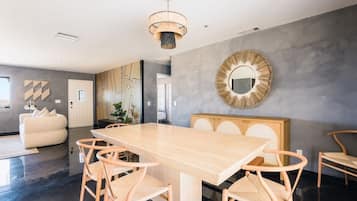 House, Mountain View, Mountainside (3 Bedrooms) | In-room dining