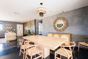 House, Mountain View, Mountainside (3 Bedrooms) | In-room dining