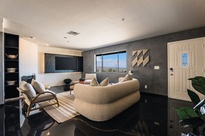 Nhà (3 Bedrooms) | Khu phòng khách