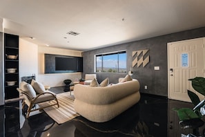 Nhà (3 Bedrooms) | Khu phòng khách