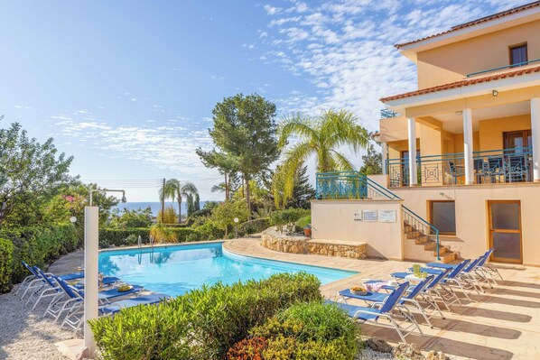 Villa (5 Bedrooms) | Exterior