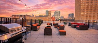 Luxury Studio Apartment Near McCormick Place & Soldier Field