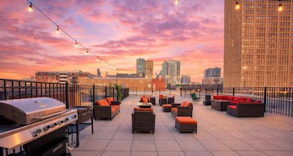 Luxury Studio Apartment Near McCormick Place & Soldier Field