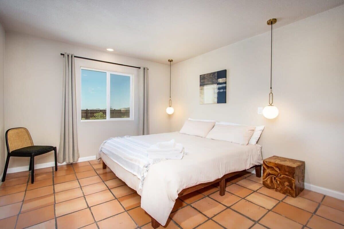 3 bedrooms, desk, laptop workspace, iron/ironing board