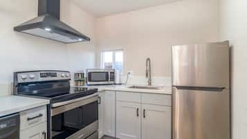 Ferienhaus (2 Bedrooms) | Eigene Küche | Kühlschrank, Mikrowelle, Ofen, Herdplatte