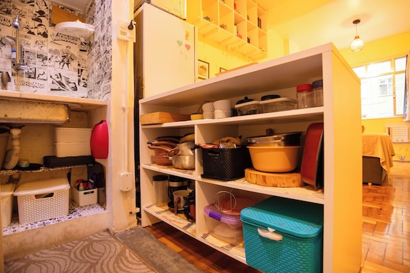 Studio | Eigene Küche | Kühlschrank, Mikrowelle, Kochgeschirr/Geschirr/Besteck