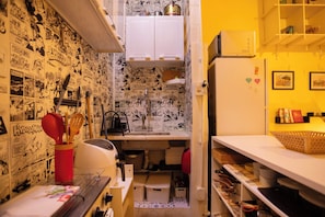 Studio | Eigene Küche | Kühlschrank, Mikrowelle, Kochgeschirr/Geschirr/Besteck