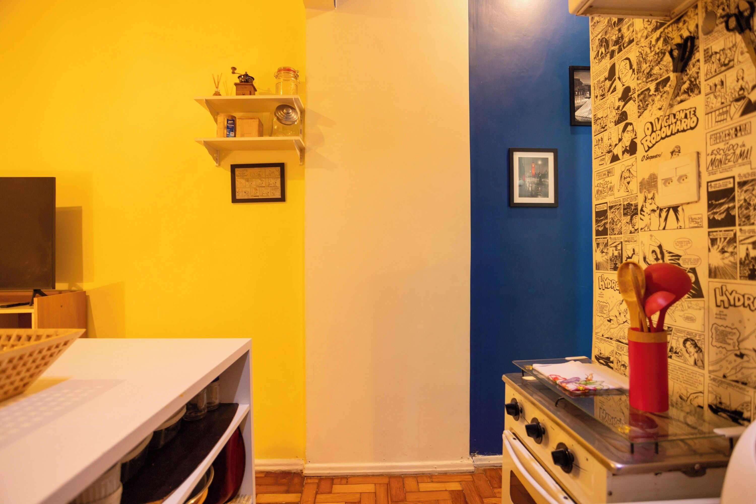 SUH Leme 5 | Private kitchen | Fridge, microwave, cookware/dishes/utensils
