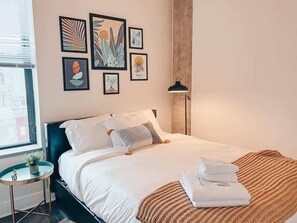 3 chambres, fer et planche à repasser, lit parapluie, Wi-Fi gratuit