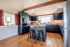 Fridge, oven, dishwasher, cookware/dishes/utensils