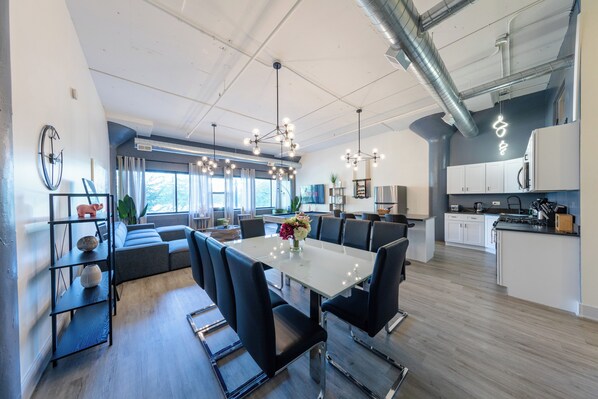 Interior - Group-Friendly 5BR Suite Near McCormick Place & Soldier Field (Chicago)