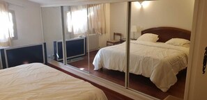 6 slaapkamers, een strijkplank/strijkijzer, reisbedje, gratis wifi