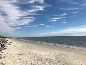 Sun-loungers - ♥ of SSI Bungalow 2, Quick walk to beach and food ☼ (St. Simons Island)