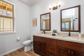 House (4 Bedrooms) | Bathroom | Shower, towels, soap, toilet paper